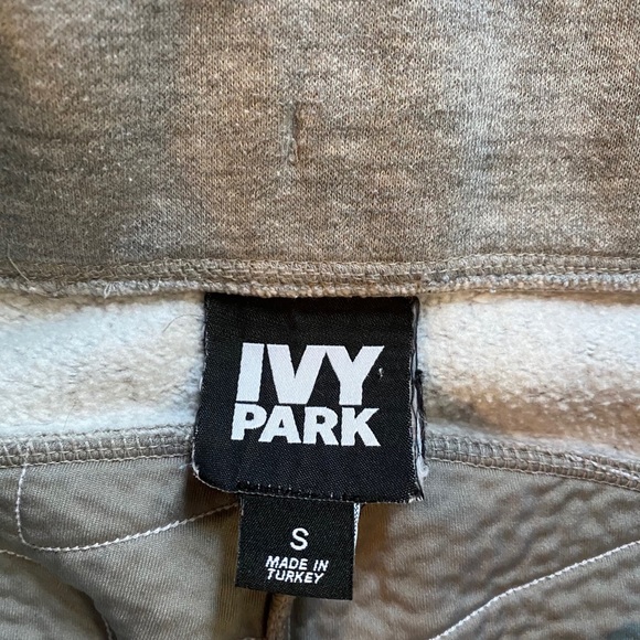 IVY PARK grey joggers with embroidered pattern - Picture 3 of 4